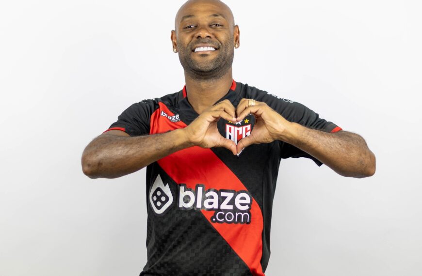 Atlético-GO anuncia contratação de Vagner Love