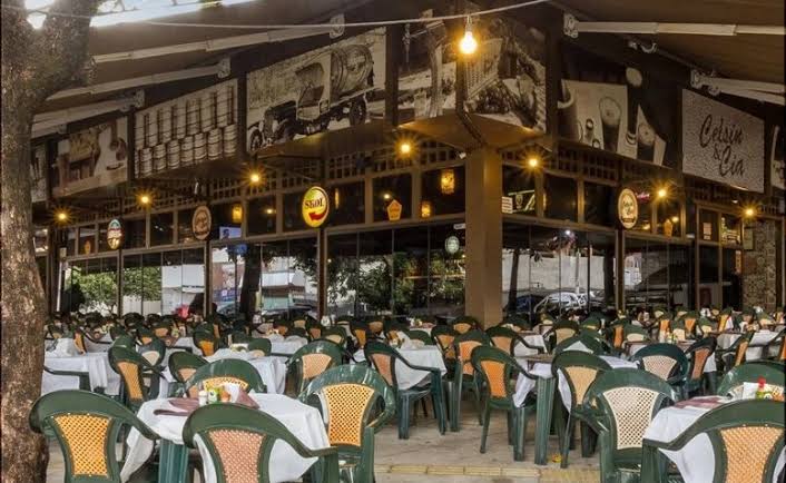 Bares e restaurantes de Goiás deverão oferecer cardápio físico aos clientes