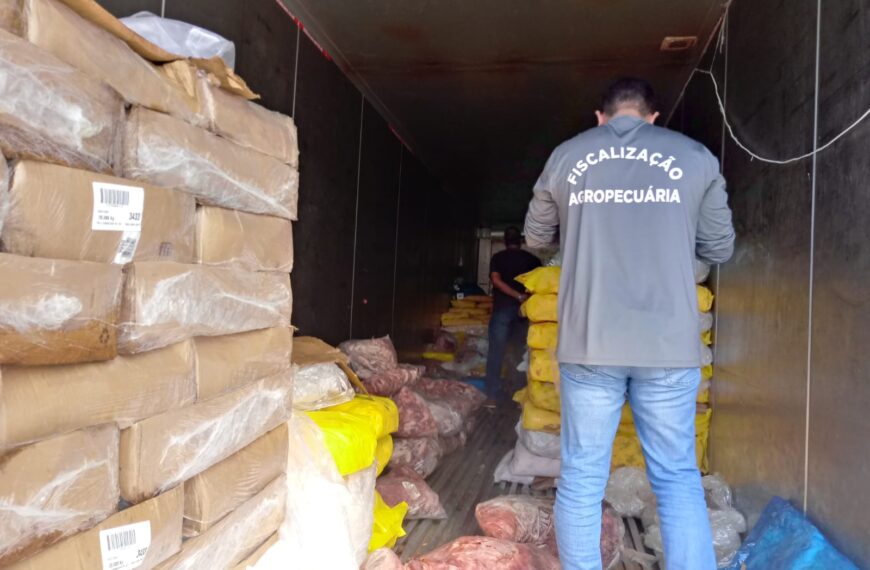 Seis toneladas de carnes podres são apreendidas pela polícia em local impróprio e sujo 