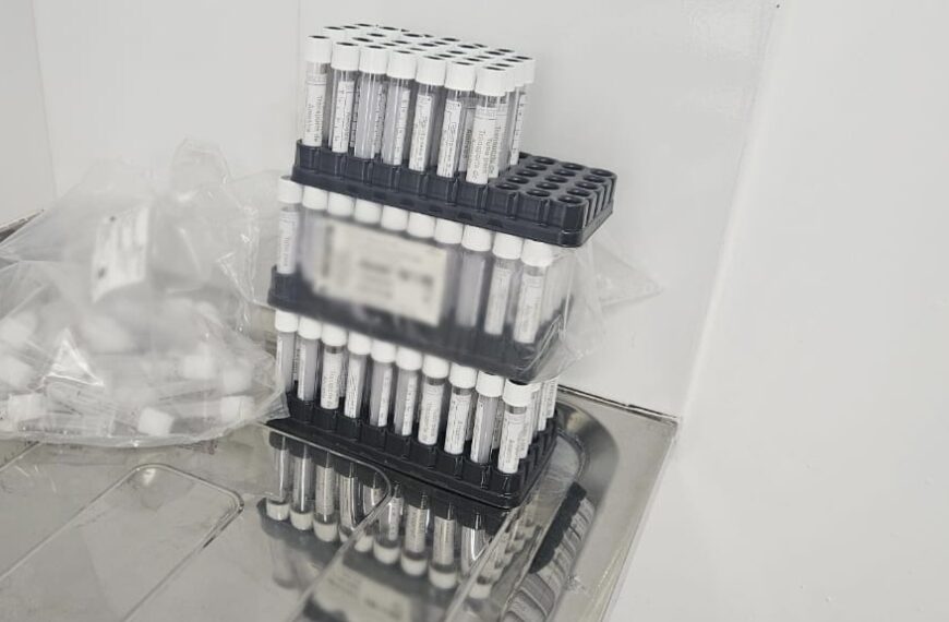 94 exames de urina e fezes fraudados: operação da polícia investiga laboratório 