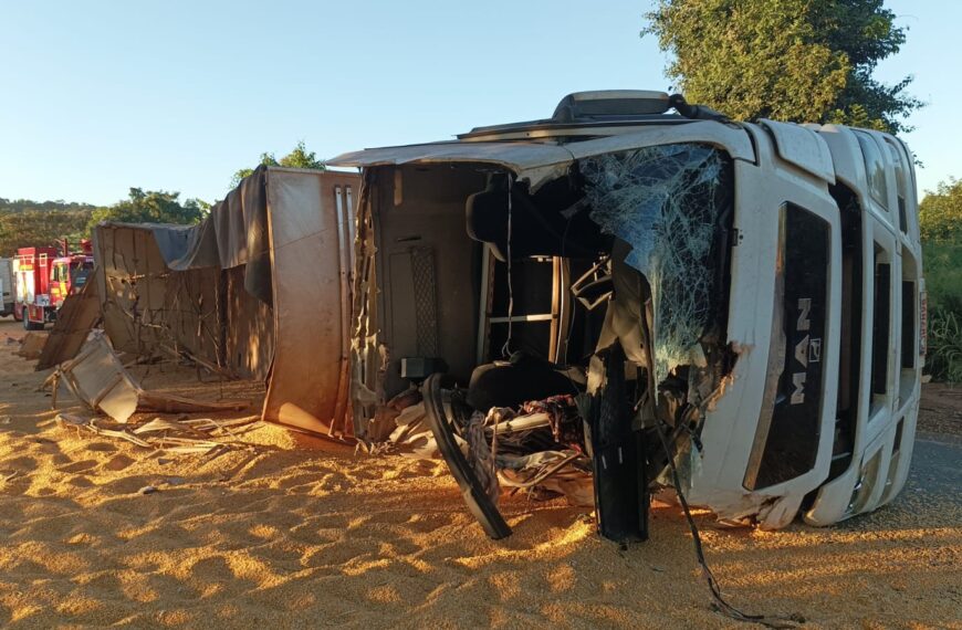 Caminhoneiro morre após acidente na GO-164, em Quirinópolis; teto da cabine foi arrancado
