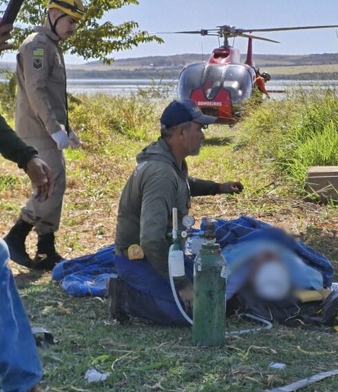 Helicóptero com três pessoas cai em Água Fria 