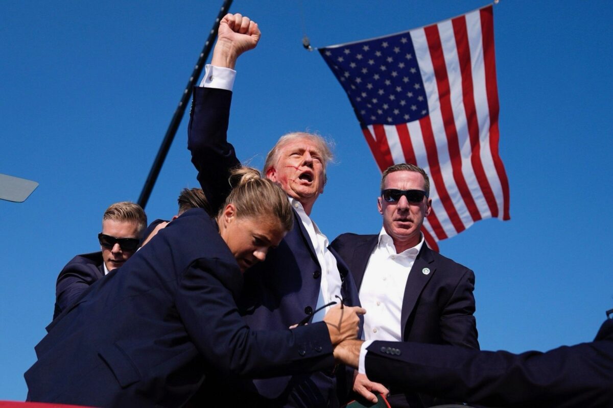 Trump é ferido por tiro durante comício nos EUA; atirador foi morto