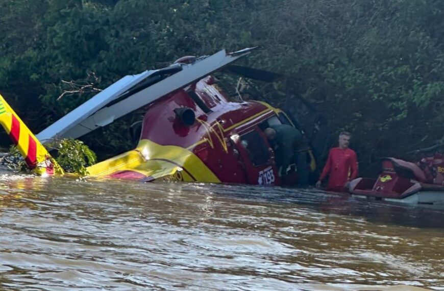 Helicóptero dos Bombeiros faz pouso forçado no Rio Araguaia, em Britânia