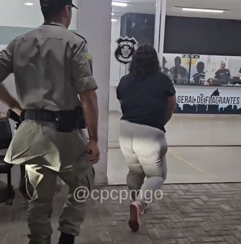 Mulher que fingia ser criança de 11 anos para receber doações é presa, em Goiânia