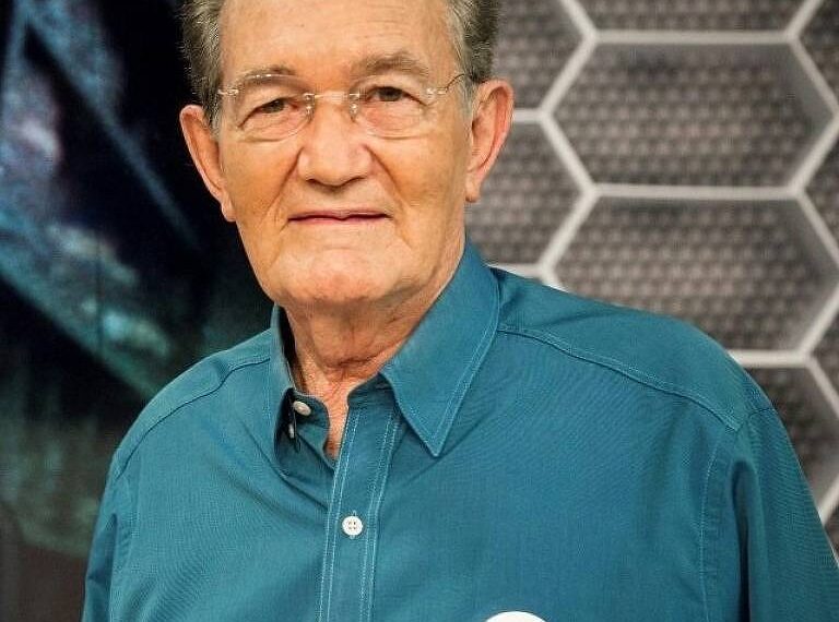 Morre o jornalista esportivo Léo Batista, aos 92 anos