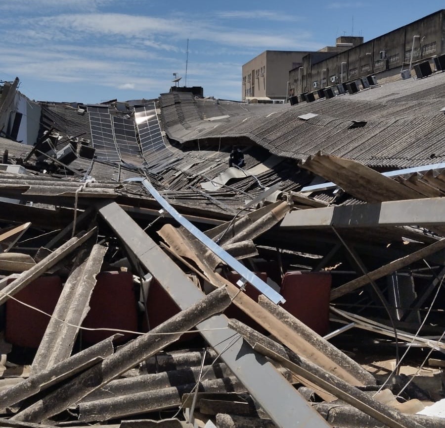 Teto de igreja desaba no Setor Leste Vila Nova, em…