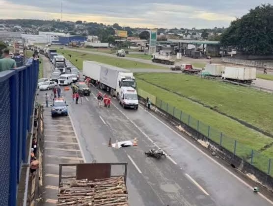 Acidente entre moto e caminhão mata jovem na BR-060; caminhoneiro…