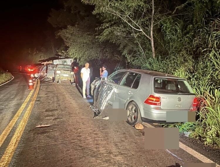 Mulher morre atropelada por caminhão depois de parar em rodovia para trocar pneu