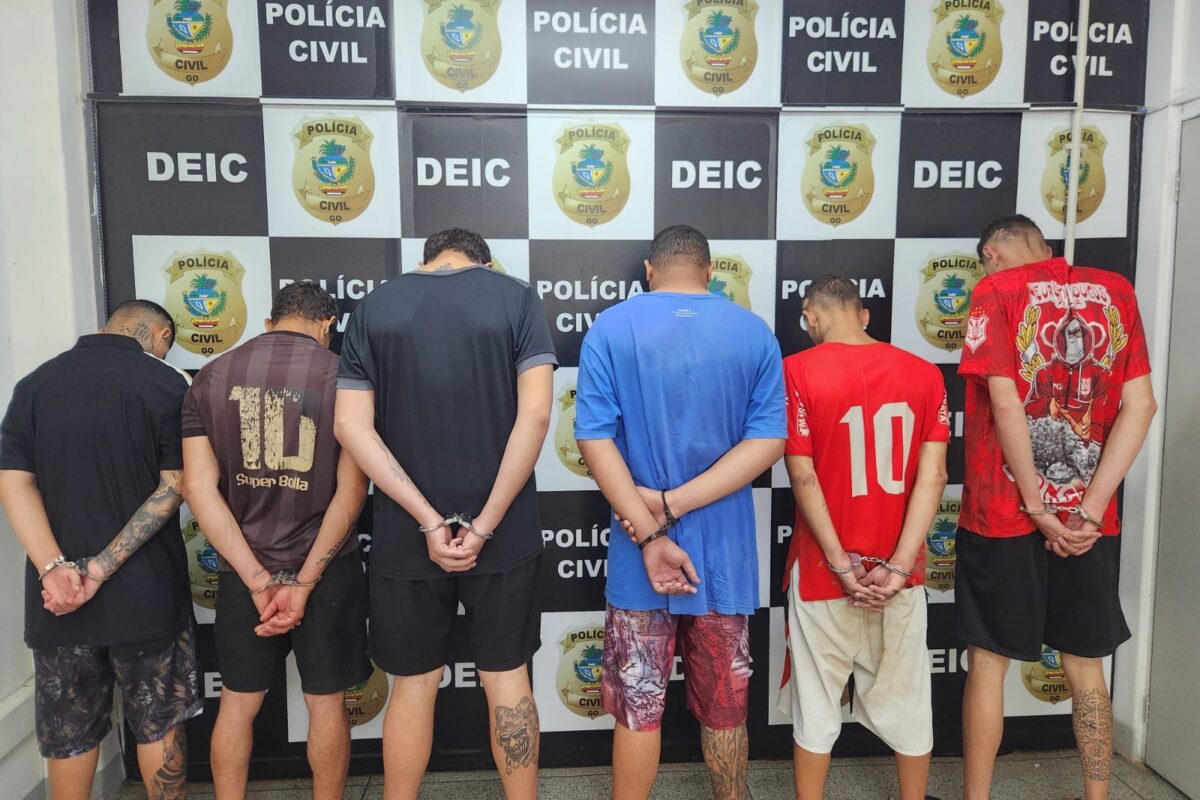 Seis membros de torcida organizada do Vila são presos em operação 