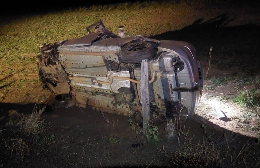 Homem bate carro contra capivara e morre em acidente 